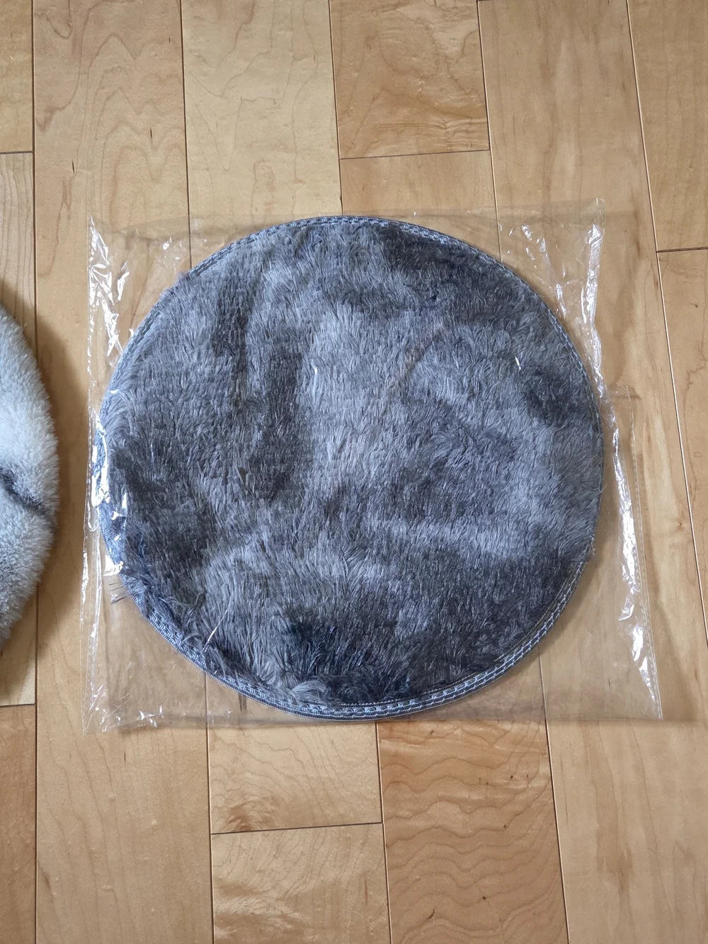 Artificial Fur Small Round x2 Pads for Cats Grey and Marble